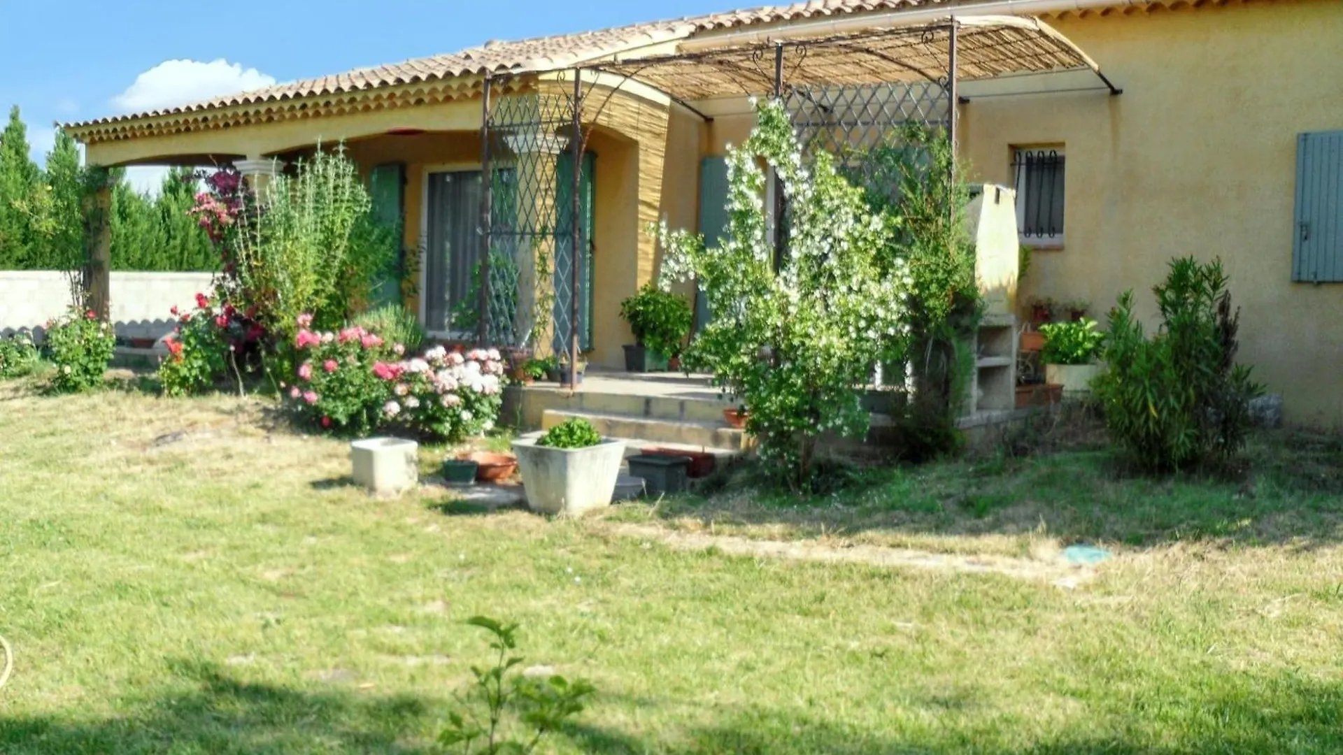 Maison Charmante A L'Isle-Sur-La-Sorgue Avec Jardin Cloture